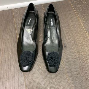 Black dress shoes